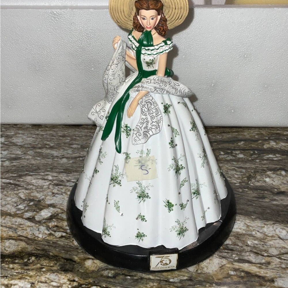 Hamilton Collection Scarlett O'Hara 75 Years of Beauty Figurine Gone With Wind